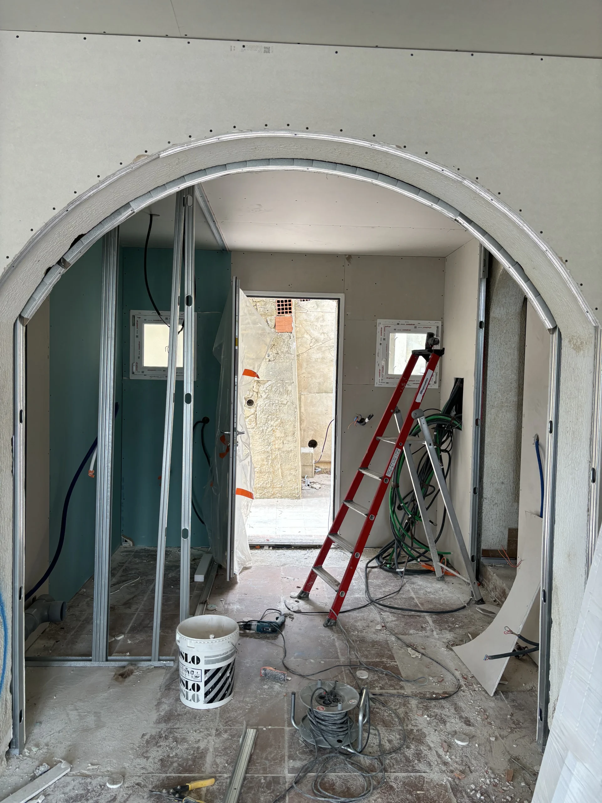 Rénovation d'intérieur et reprise de structure sur chantier en PACA